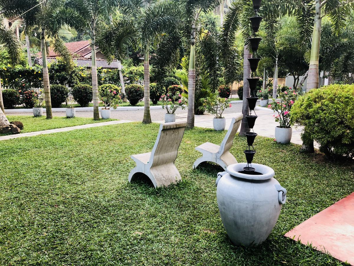 Peacock Villa Mirissa Bagian luar foto