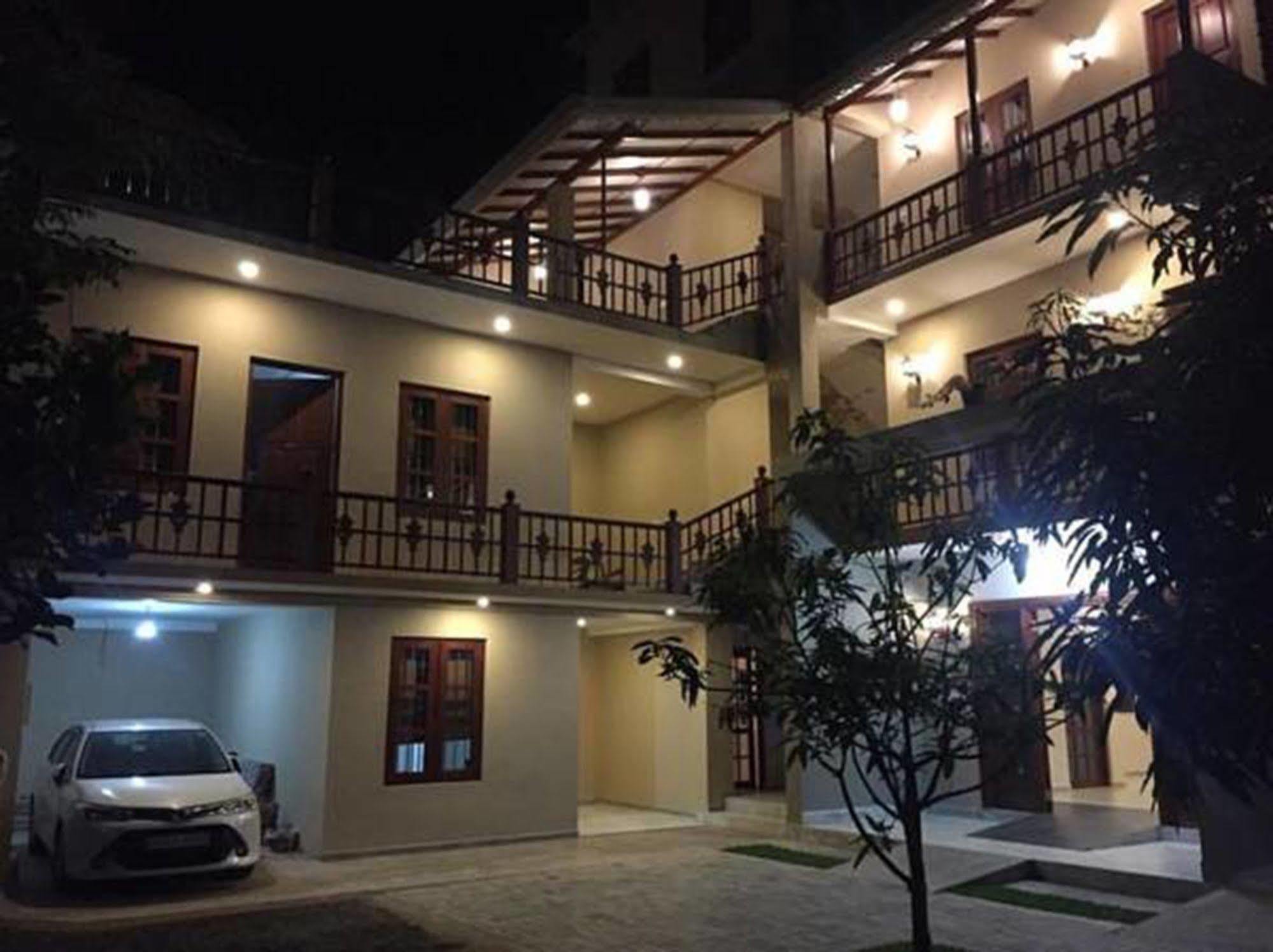Peacock Villa Mirissa Bagian luar foto